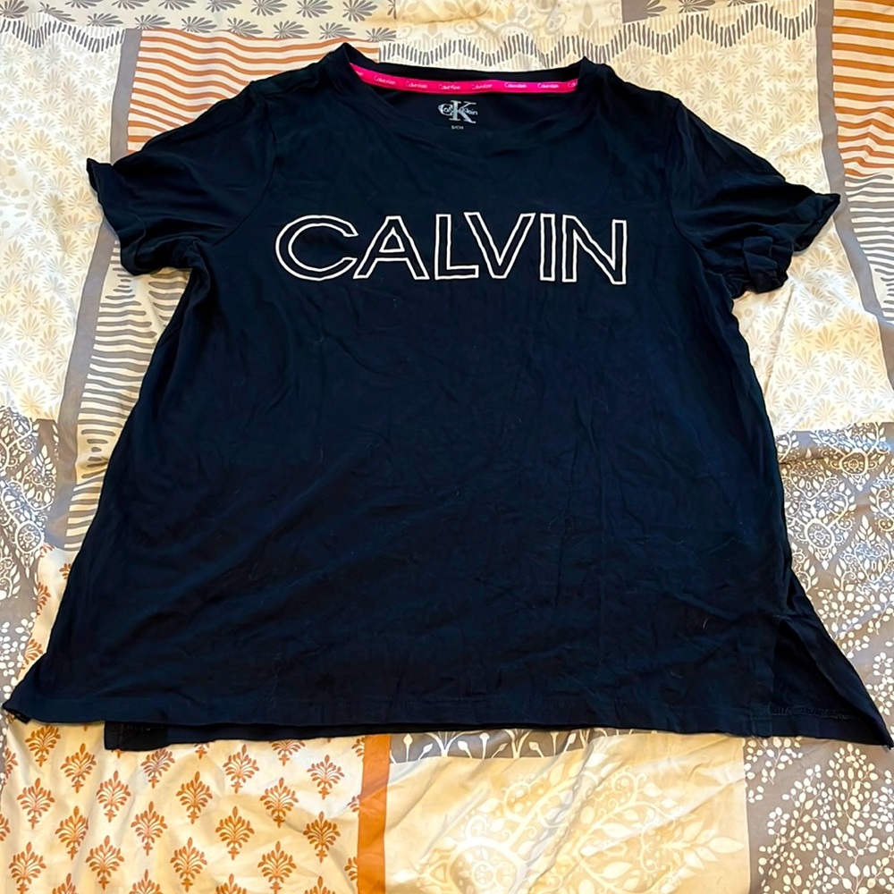 Size small Calvin Klein t shirt!